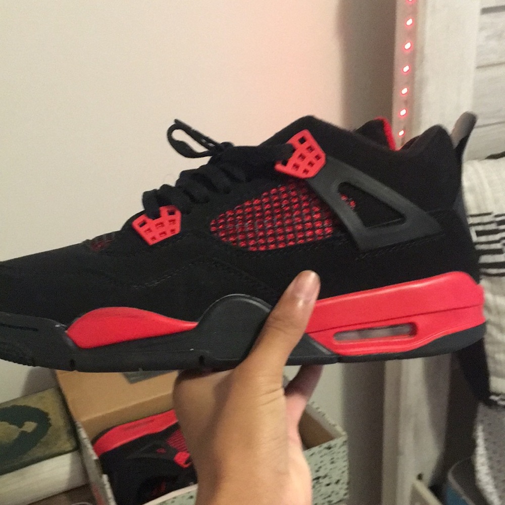 Red thunder 4s,9.5